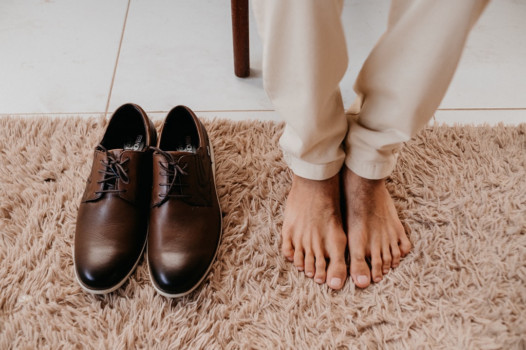 How to Choose the Best Shoes for High Arch Pain: A 7-Point Checklist for 2025